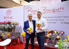 Tom Biondo and Edwin Verdezoto of Royal Flowers holding their new small bouquets for the mass market. All the flowers are grown at their Farm in Ecuador and made at their farm. “The idea here is to offer a small bouquet with unique varieties from Ecuador”, says Biondo. More on this later in FloralDaily.