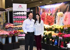 Jose Azout and Sandy Saenz of Alexandra Farms. According to Saenz, the supermarkets are interested in garden roses. “It is something new that will bring in other customers and in turn will result in more sales of the floral department in generals.”