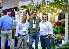 Carlos Castro (left and Jesus Rubr (right) of Rumhora with Felie Saldarriaga Soto of Green Bouquet who was viisting the show.
 