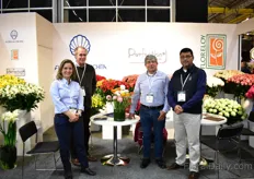 Adriana Uribe and Luis Martin German Riber of Flores Laconchita from Ecuador and Pablo Monard and Carlos Martinez of Floreloy from Colombia. 