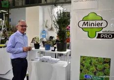 Mr. Morisset of Minier, a French producer specialized in liner production. They are known for the new varieties they launch on the market and they are one of the main liner producers in Europe (300ha in France). One of the varieties they were presenting at their booth is the Ilex, an alternative to buxus.