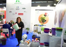 Miriam Kolen of Desch Plantpak, in Italy represented by Agrimedia, presenting their new line of pots (Mayca and Imca), she sees an enormous market for colored pots in Italy. Their eco-friendly pots and trays were nominated for the excellence showcase of Myplant & Garden.