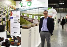 Giancarlo Bercigli of Agri Vivai. One of their products they were promoting at the fair was the system that prevents the wind from blowing down the plants (see system on the left). They sell their products all over Europe, but Italy is their biggest market.