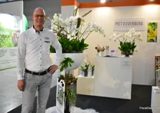 Alex Duindam of Piet Vijverberg is present at the fair for the first time. “Our orchids are often used in weddings; they are white, have large flowers, are foolproof in transport and have a 2-times linger shelflife than the regular orchids.”