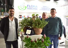 Lorenzo Fedi, Luca Quilici and Christian Petrasi of Flora Toscana next to the award-winning new variety; Grevillea Ignite.
