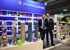 Stefan Marchetti, Henning Bruns of Pöppelmann presenting their blue pots at the Myplant & Garden for the first time.
