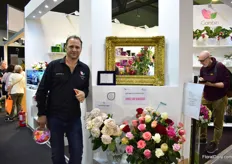 Alessandro Gambin of Gambin Fiori presenting the award winning cut rose Rosa Westminister. It was awarded for the innovative and environmental friendly packaging, and the potential resistance to diseases.
