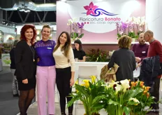 Veronica Camazolla, Corina van der Heiden and Michela Muci of Floricultura Bonato. This Italian grower produces the Campanula Addenda in 14cm pots and grows many other seasonal plants, as well as phalaenopsis, cymbidium and callas. They grow them on 4,5ha divided over 4 locations and mainly export them to Germany and France.