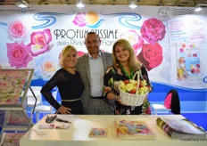 The team of NIRP International promoting their cut garden roses Le Profumatissime delle Riviera dei Fiori. These perfumed garden roses are bred and grown by NIRP and are sold to garden centers in Italy. At the moment, this concept is for the Italian market only.