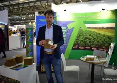 Erwin van Florestein of Engrow presenting the AW Disk – Anti weed prevention. Seven years ago, they started with this product in the Netherlands when there was nothing to cover the pots.