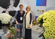 Wouter Jongkind together with his interpretor promoting the Royal van Zanten assortiment. As last year, special attention went out to the white spray chrysantemum Chic.
