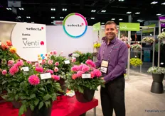 Eric Pitzen of Selecta One presenting the Dahlia Venti Passion Fruit of the new Dahlia Venti Series that was introduced at the CAST earlier this year “It is a uniform vigorous sereis of double-flowered dahlias.”