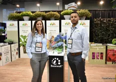 Alexis Moretti and Chris Hurtado of McHutchinson presenting Basewell, one of the newest products of this broker company. At the show, they were presenting the strips, but the singles are the ones that are mostly sold.
