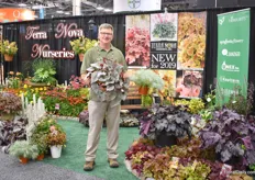 Chuck Pavlick of Terra Nova holding begonia Silver Treasure (left) and Artemesia Makana Silver (right). Together with Heuchera Grande Amathyst (on the ground, right side) they caught the eye of many visitors.