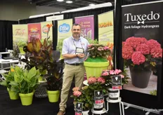 Phillip Townsend presenting Tuxedo, a new Dutch bred Hydrangea with dark foliage. They just started growing this variety at a grower and according to Townsend, the demand is already greater than the supply. “Retailers who see it love it”.