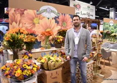 Elkin Benavides of Nature's Flowers. They grow flowers in Bogota and Medillin, Colombia and have a location in Miami. At the show, they present different concepts. Over the years, their farms increased the number of varieties they grow. They now for example also grow bi-color products and gerberas. Supermarkets in the US is their main market.