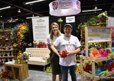 First time exhibitor Greenleaf Flower Growers is presenting their new Mexican entity Four Brothers Farms. All products are grown in Mexico and one of their main products are the Rose globes. In this globe, there is a fresh rose in a liquid flower food solution that makes the rose lasts for 90 days. They introduced it 1.5 years ago and it is really taking off at the supermarkets. In the picture Taylor Sparks and Shawn Michael Foley.