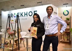 Maria Del Pilar Murillo and Frans de Vilder of Broekhof, presenting their sustainable products Greenleaf and Blue Leaf.