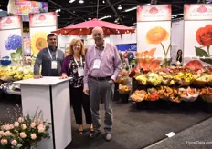 The team of Encore Floral is a 65 year old bouquet manufacturing company that has 3 locations in the US (Miami, Grand Rapids, Dallas), but also an office in Bogota and Quito to source the flowers. But they also import flowers out of the Netherlands.