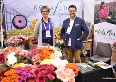 Karen Tilstra of Rosaflora with Lawrence Hopman of Jopman Flower Farms, the agent of ROsa Flora. Tilstra sees a good demand for their gerbera's. "The gerbera is the claim to fame."