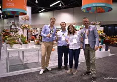 Do you remember the succulent on a stick that Dümmen Orange presented at last years PMA Fresh Summit? Now they have the succulent on a stick in a pot. In the picture the team of Dümmen Orange with Lars van Weerdenburg of Sande Flowers on the left. 