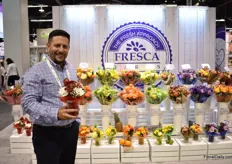 Jorge de la Teja of Fresca Farms presenting their produce concept for cross merchandizing. The concept includes enhanced bouquets (with sprayed- glitter - dyed - airbrushed - and so on -  flowers) and a natural version. 