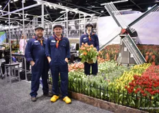 Larry Huff and Alex van Hoekelen of Van Hoekelen Greenhouses, paying a tribute to their Dutch heritage. It is a real family company and they are the largest bulb grower in the Northeast. Their booth has been awarded as "Best booth in line" 