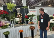 Bob Pearson from Wafex CA presented Australian flowers.