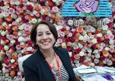 Lourdes Reyes from BloomyProUSA in front of the Carnavalle beautiful rose wall.