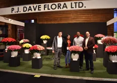 The team of P.J. Dave Flora. This Kenyan rose farm has the highest acreage of Rhodos. Out of their 57ha of production acreage, 36 ha is Rhodos. They are part of the PJ Dave group, which in total grows roses on 240 ha, of which 85ha consists of Rhodos.