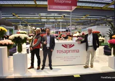Williee Armellini of Flowers and Cents visiting the booth of Rosaprima - with 150ha in full production Ecuador's largest rose farm. For the first time, they are exhibiting at the IFTF. In the picture; Miguel Fiere and Roberto Villacis.